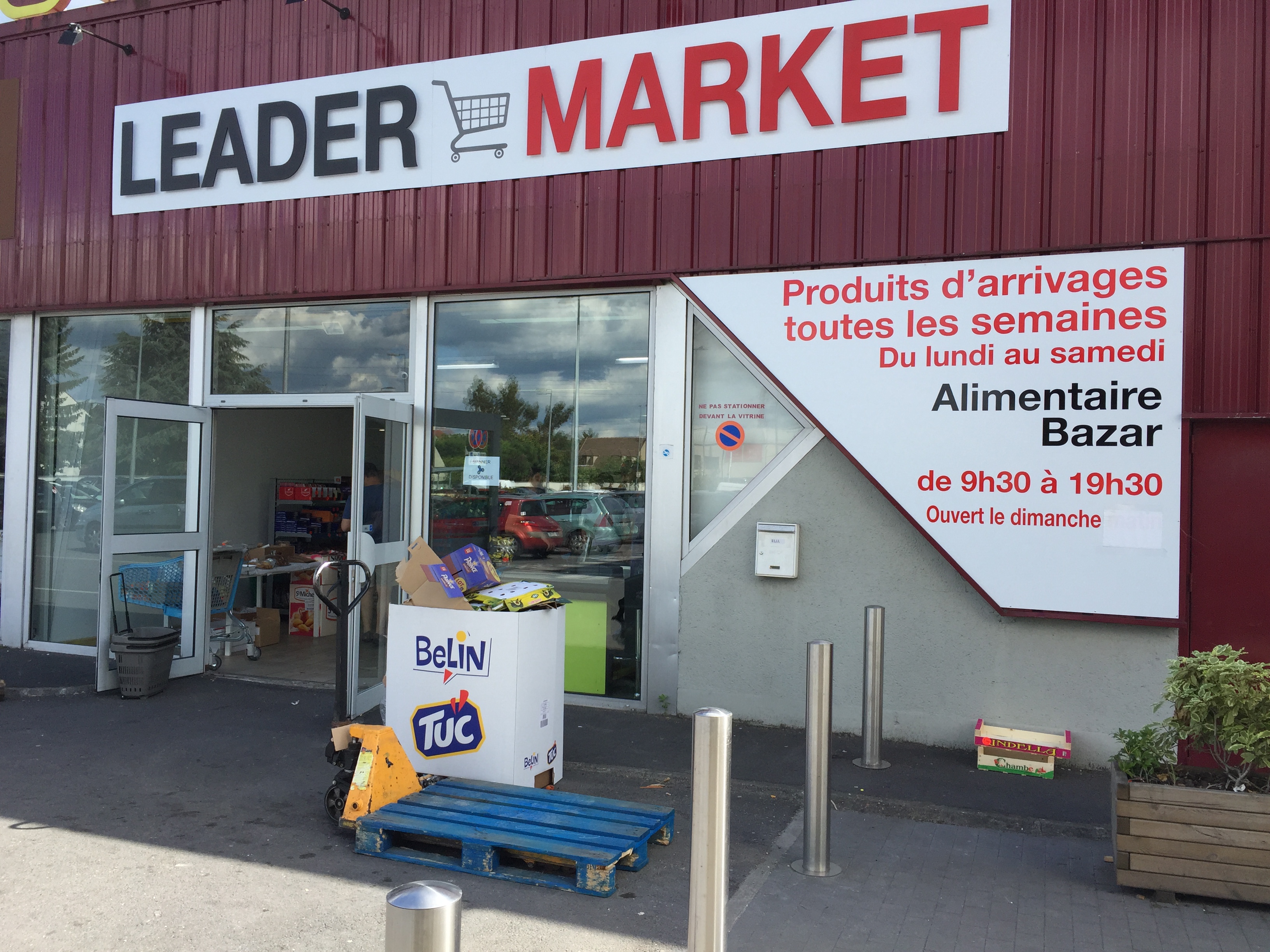 Leader Market